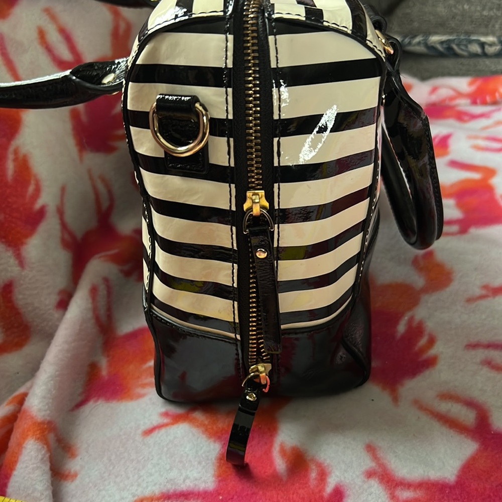 Kate Spade Striped Patent leather purse - Picture 3 of 8